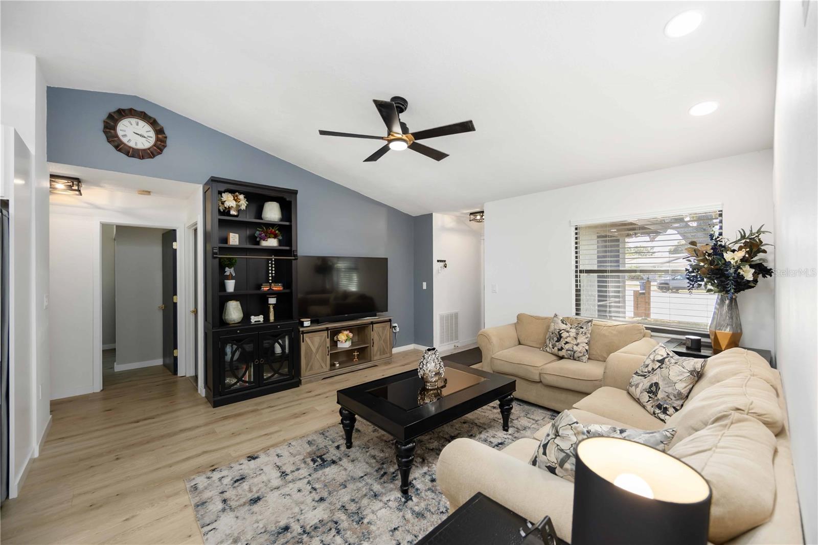 5707 DEER HOLLOW LN W