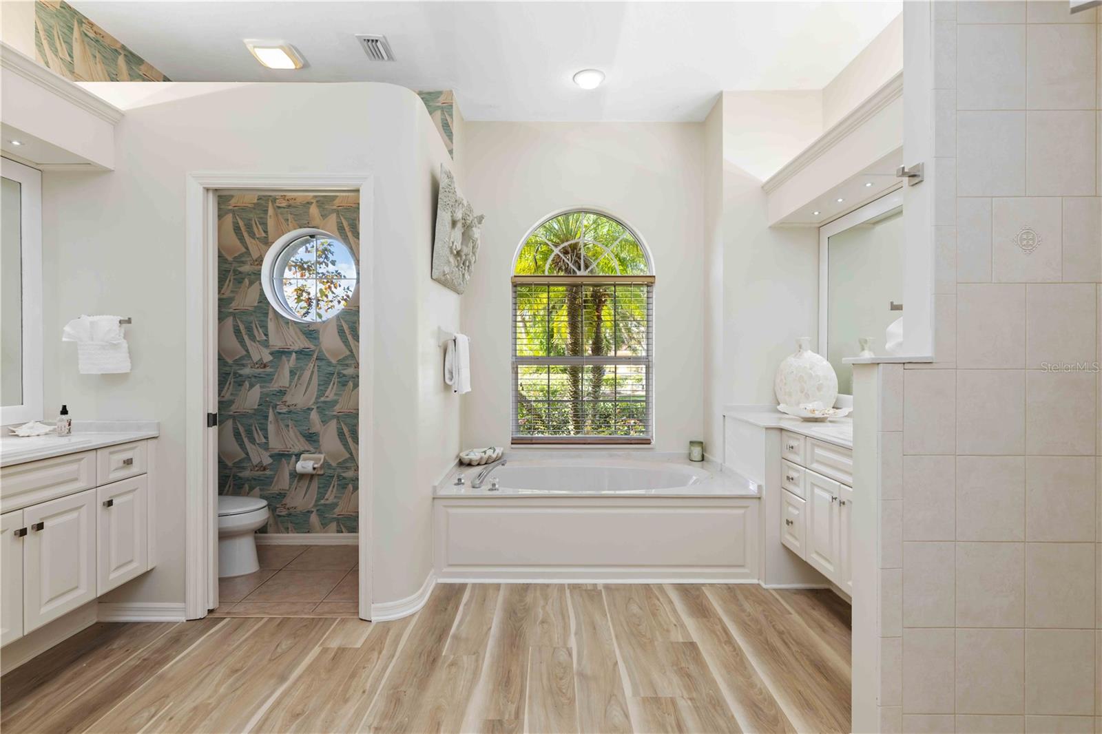 9915 OLD HYDE PARK PL