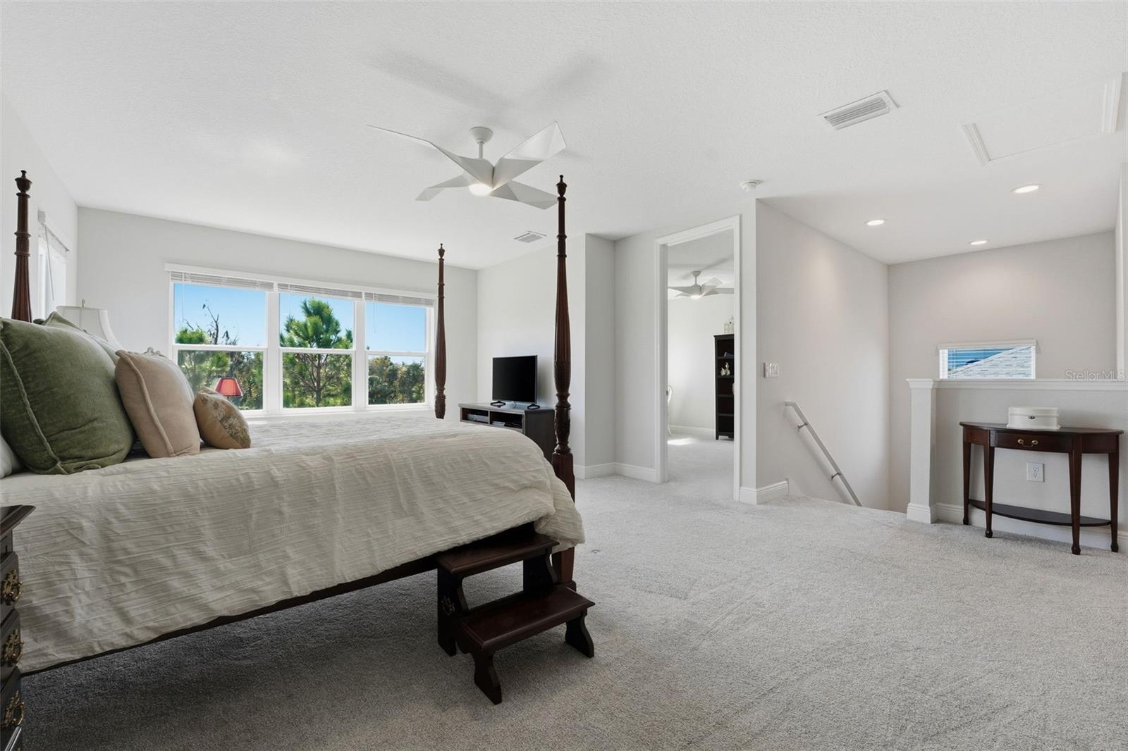 14307 SKIPPING STONE LOOP