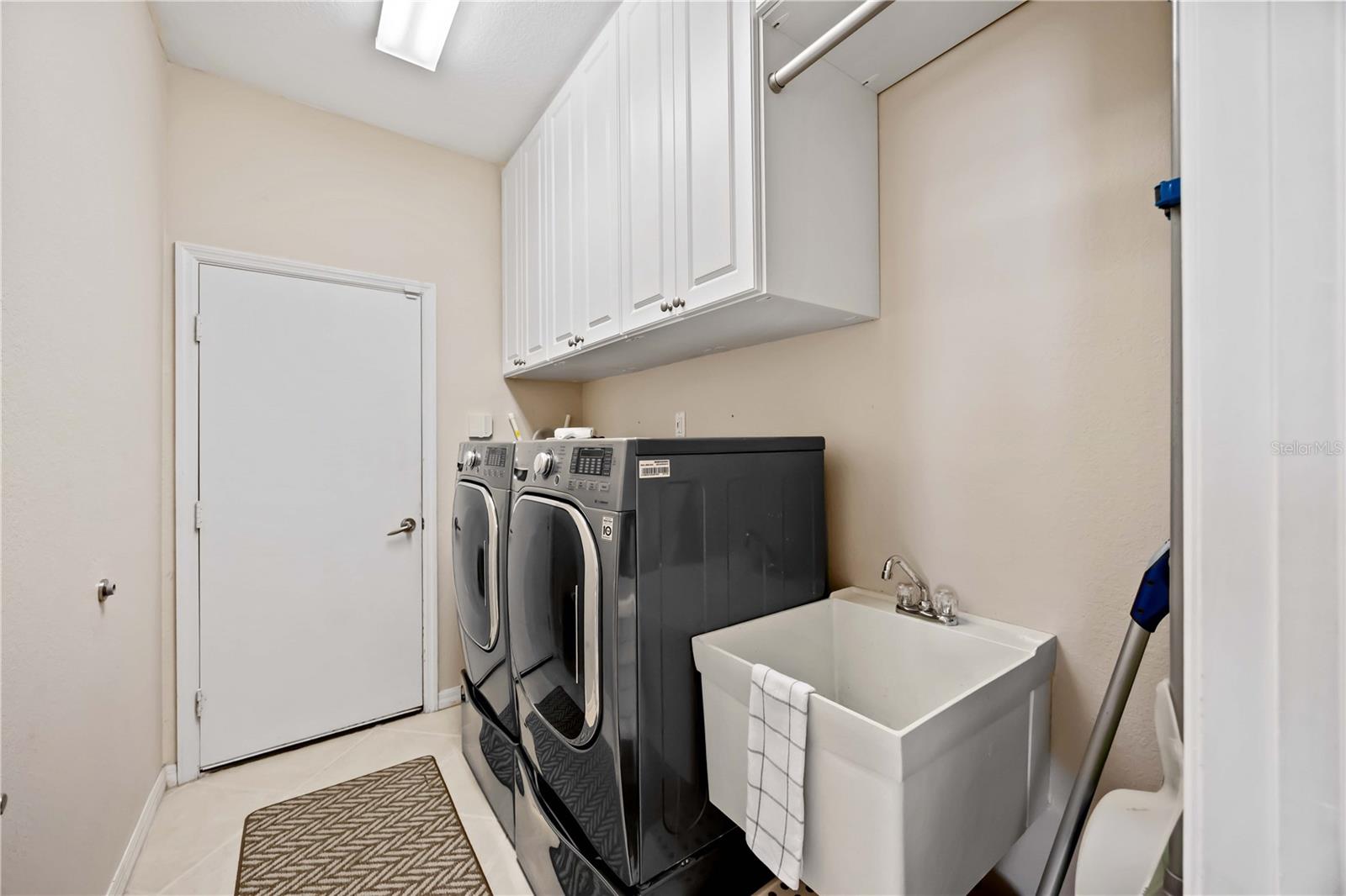 8769 MONTEREY BAY LOOP