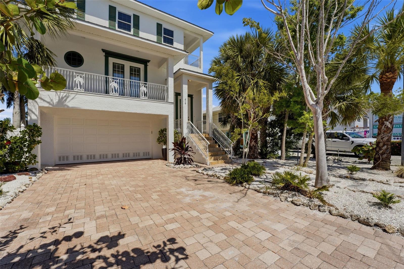418 PINE AVE