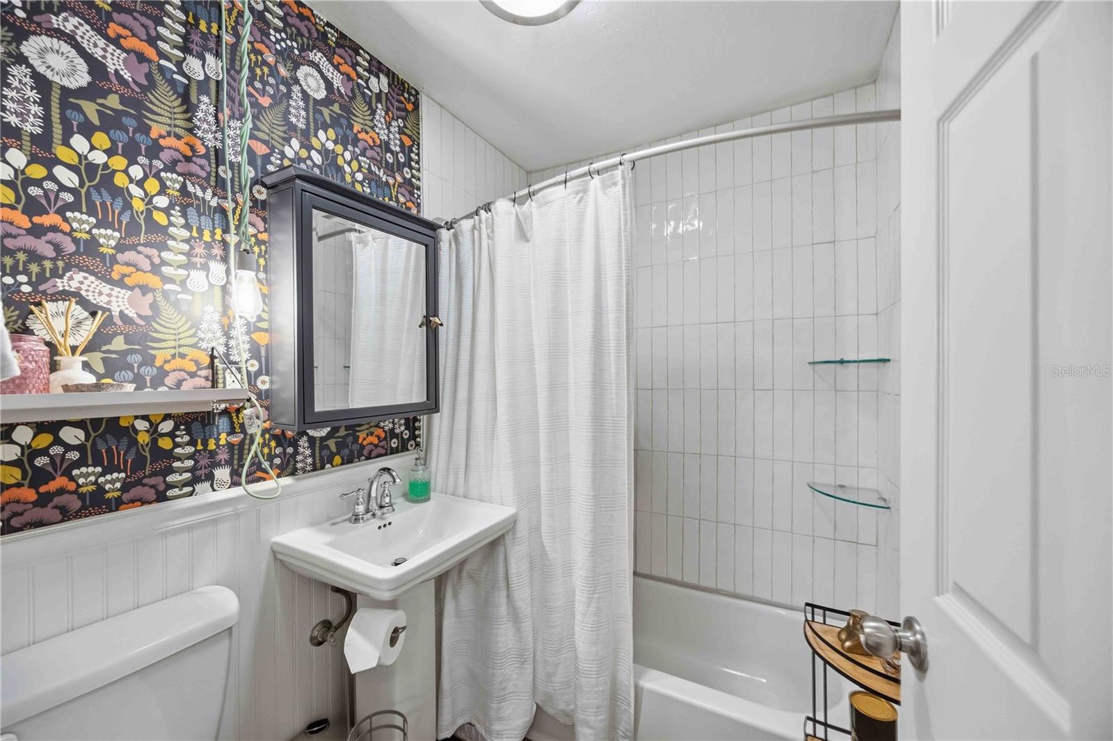 1223 12TH AVE W