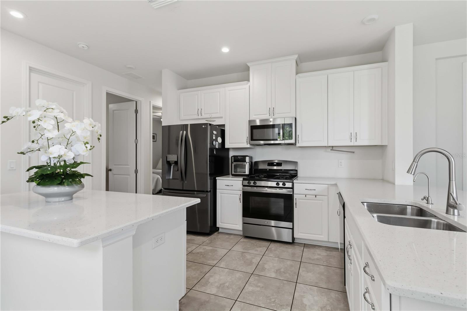 5517 SUMMIT GLN
