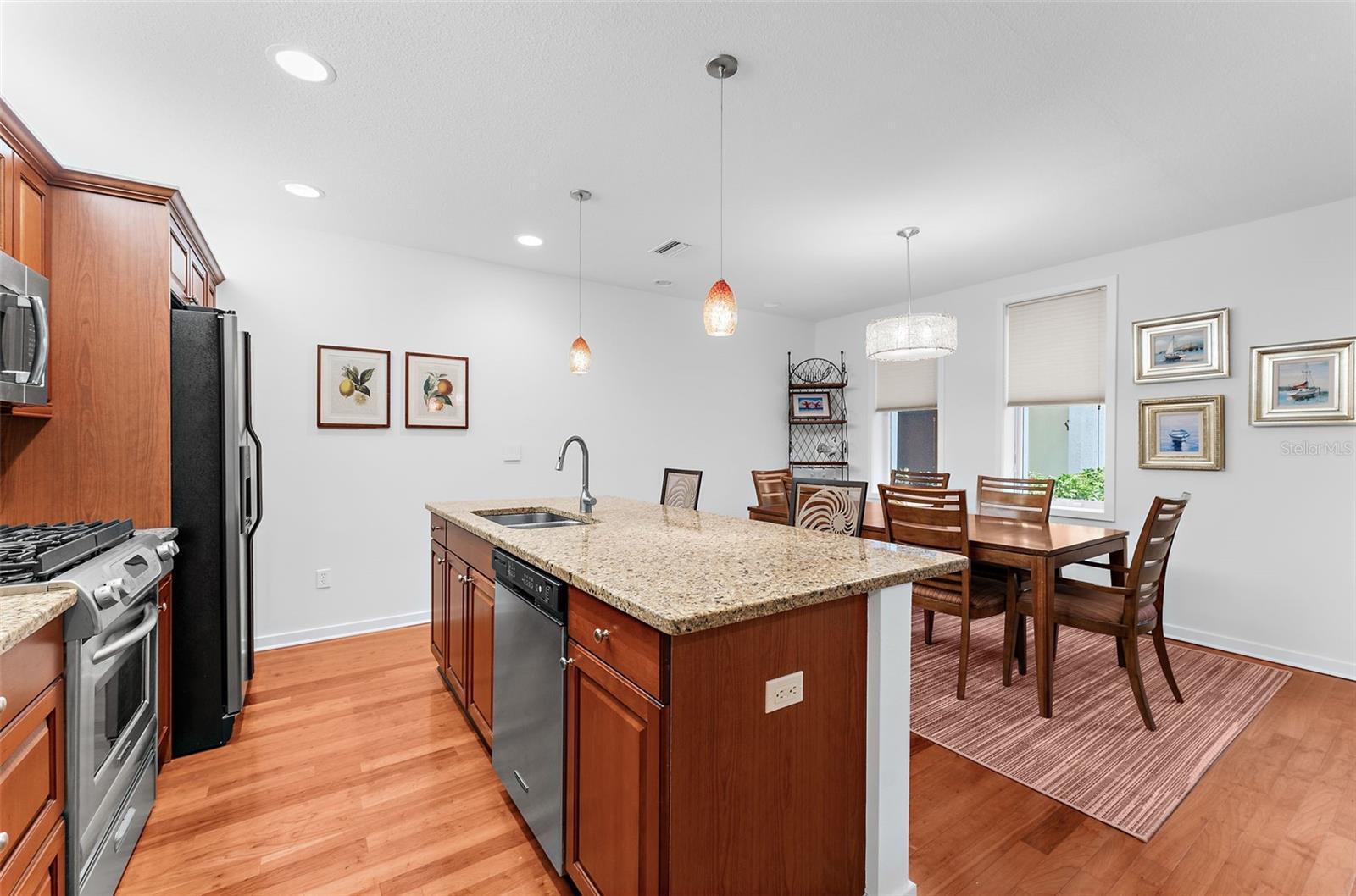 1685 LAUREL ST #4