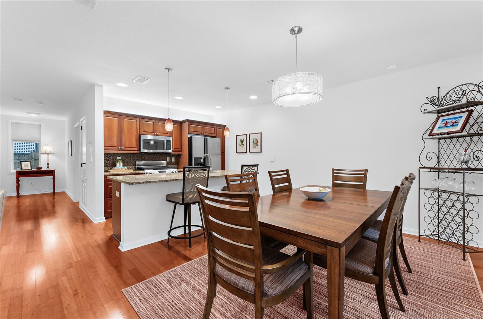 1685 LAUREL ST #4