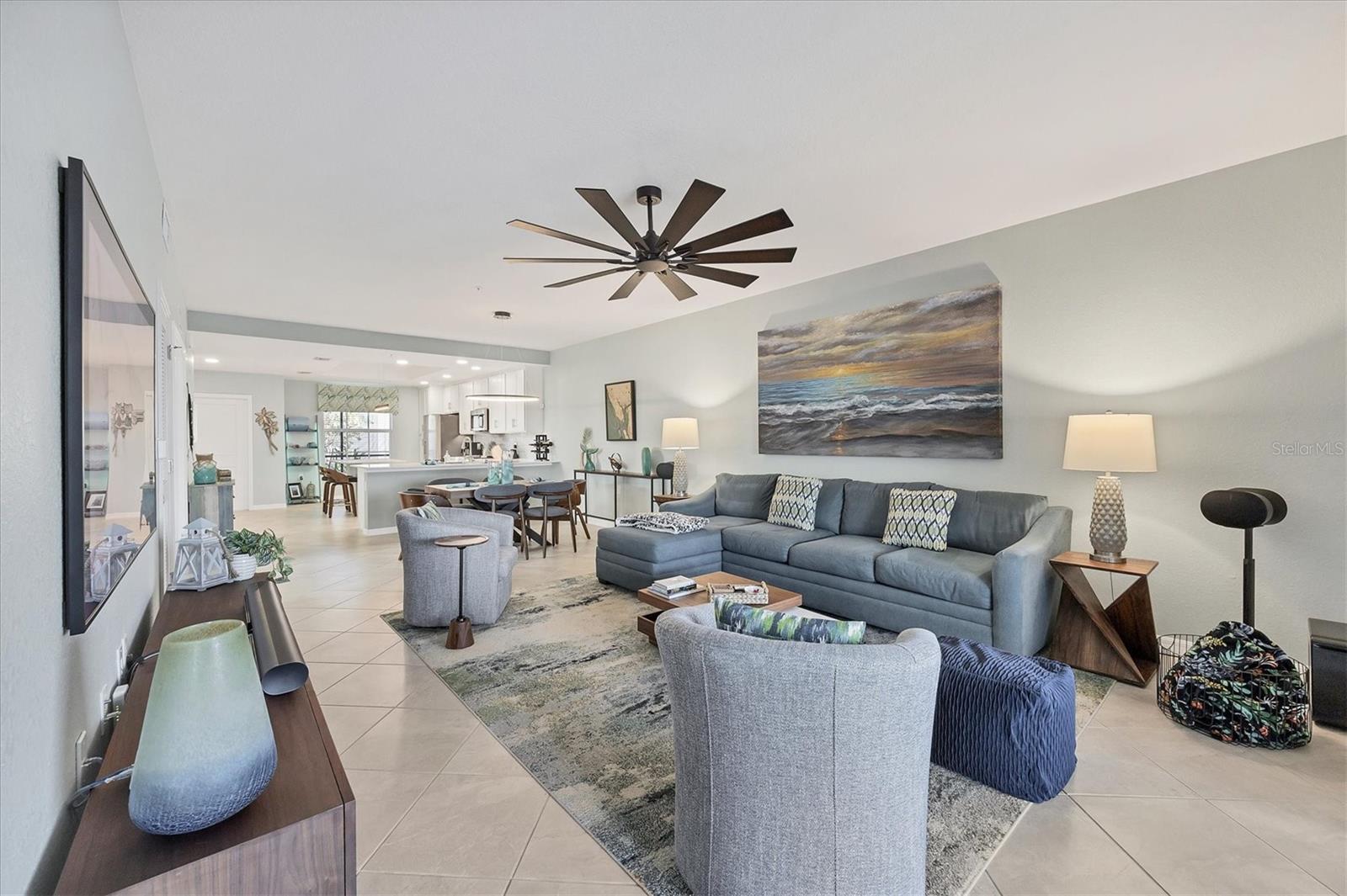 14214 HERITAGE LANDING BLVD #818