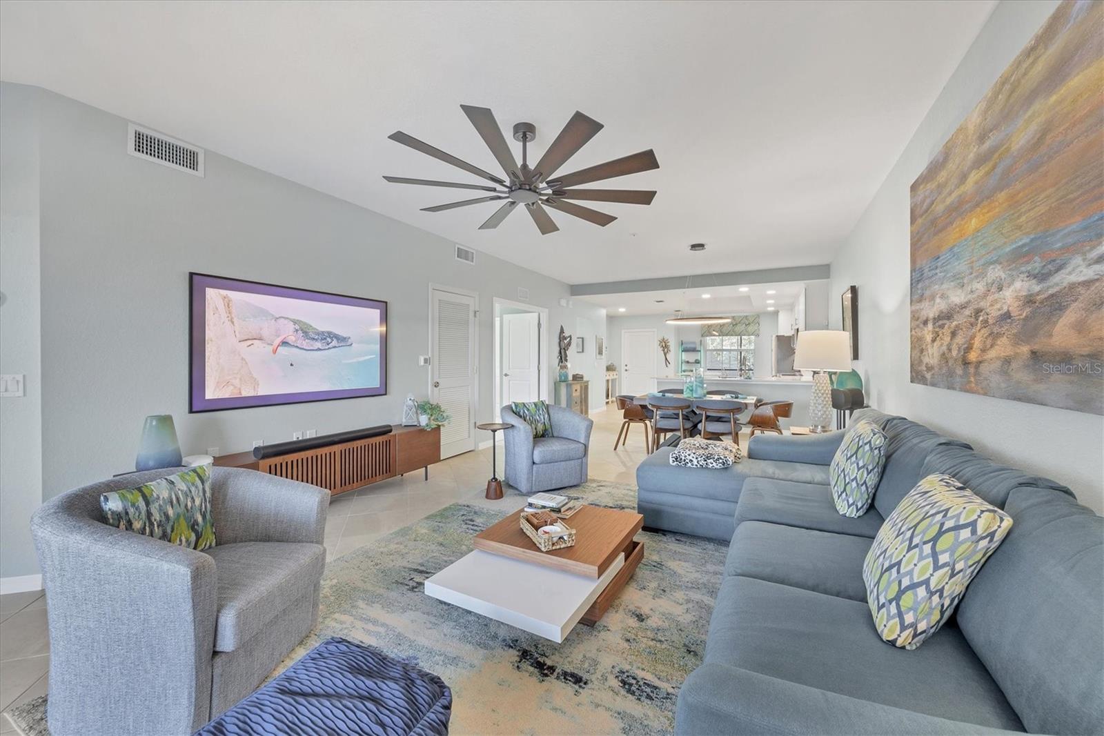 14214 HERITAGE LANDING BLVD #818