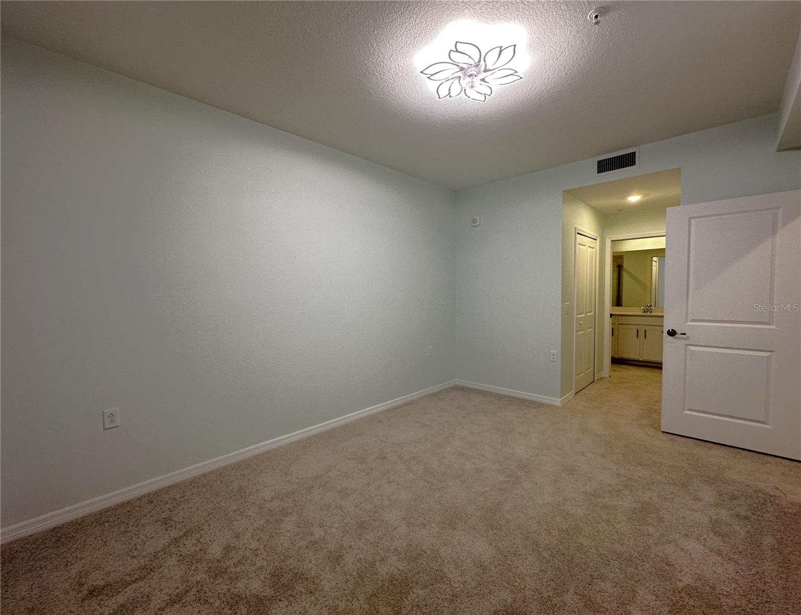 14211 HERITAGE LANDING BLVD #1422