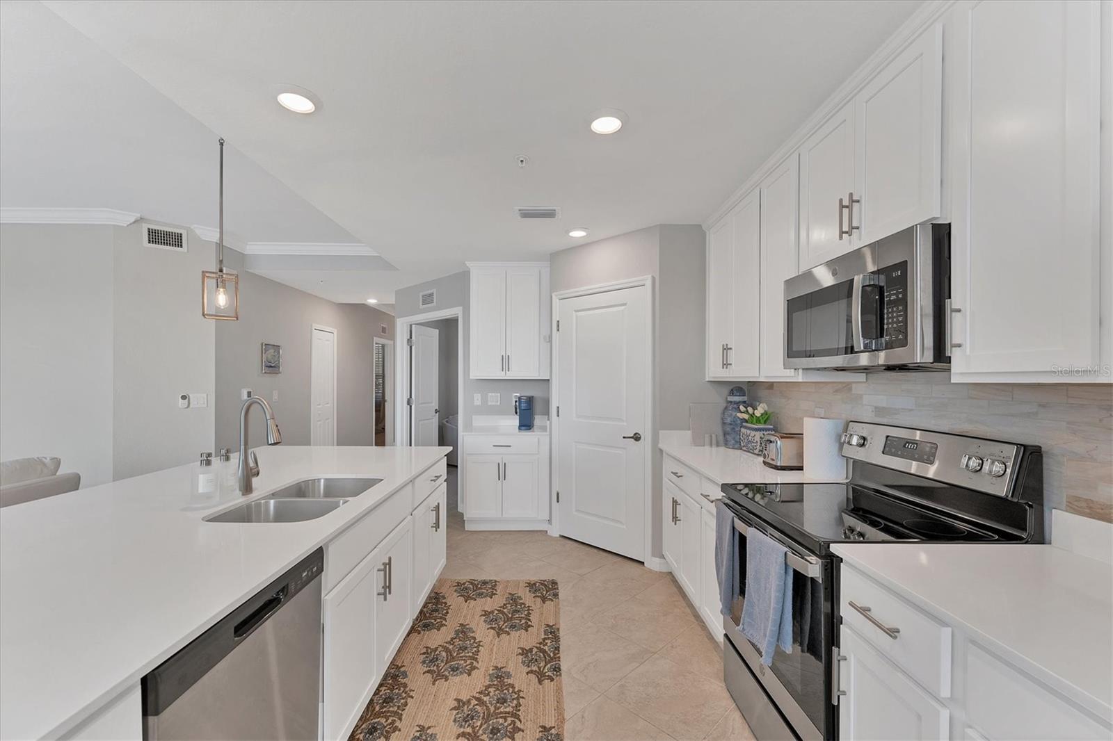 14184 HERITAGE LANDING BLVD #516