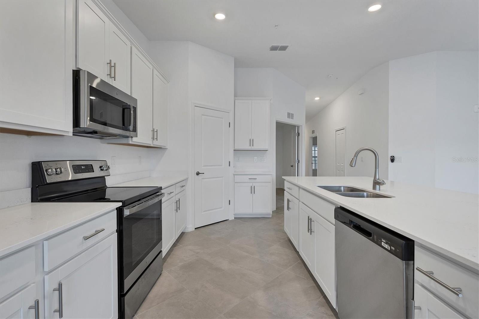 12470 WELLEN GOLF ST #203