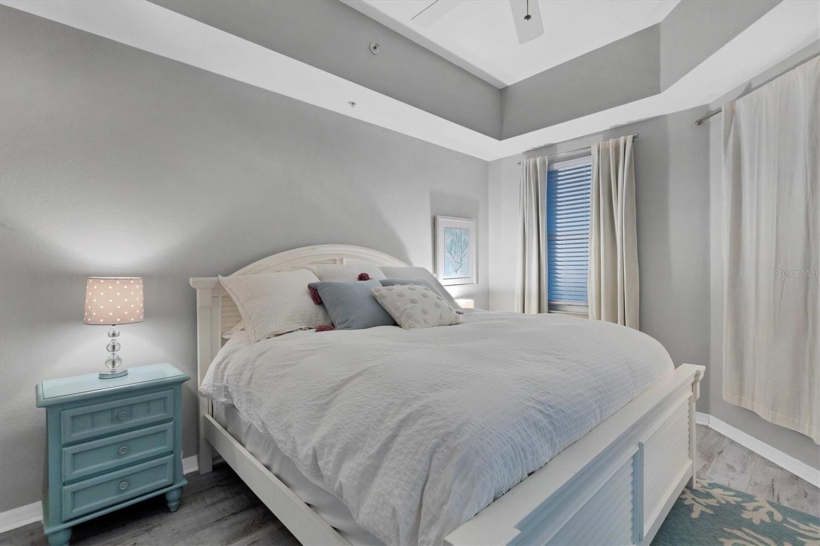 5117 MELBOURNE ST #B302