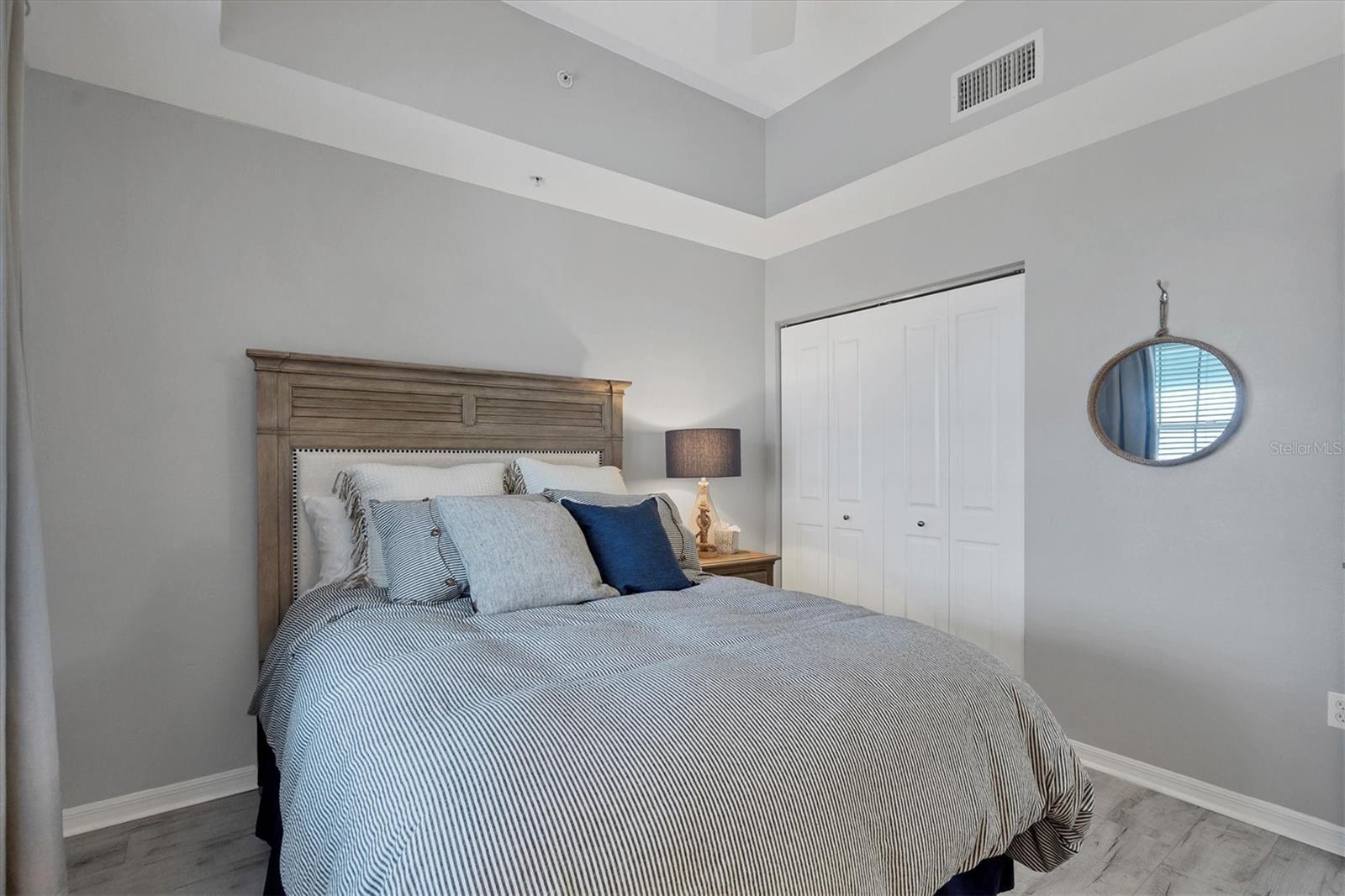 5117 MELBOURNE ST #B302