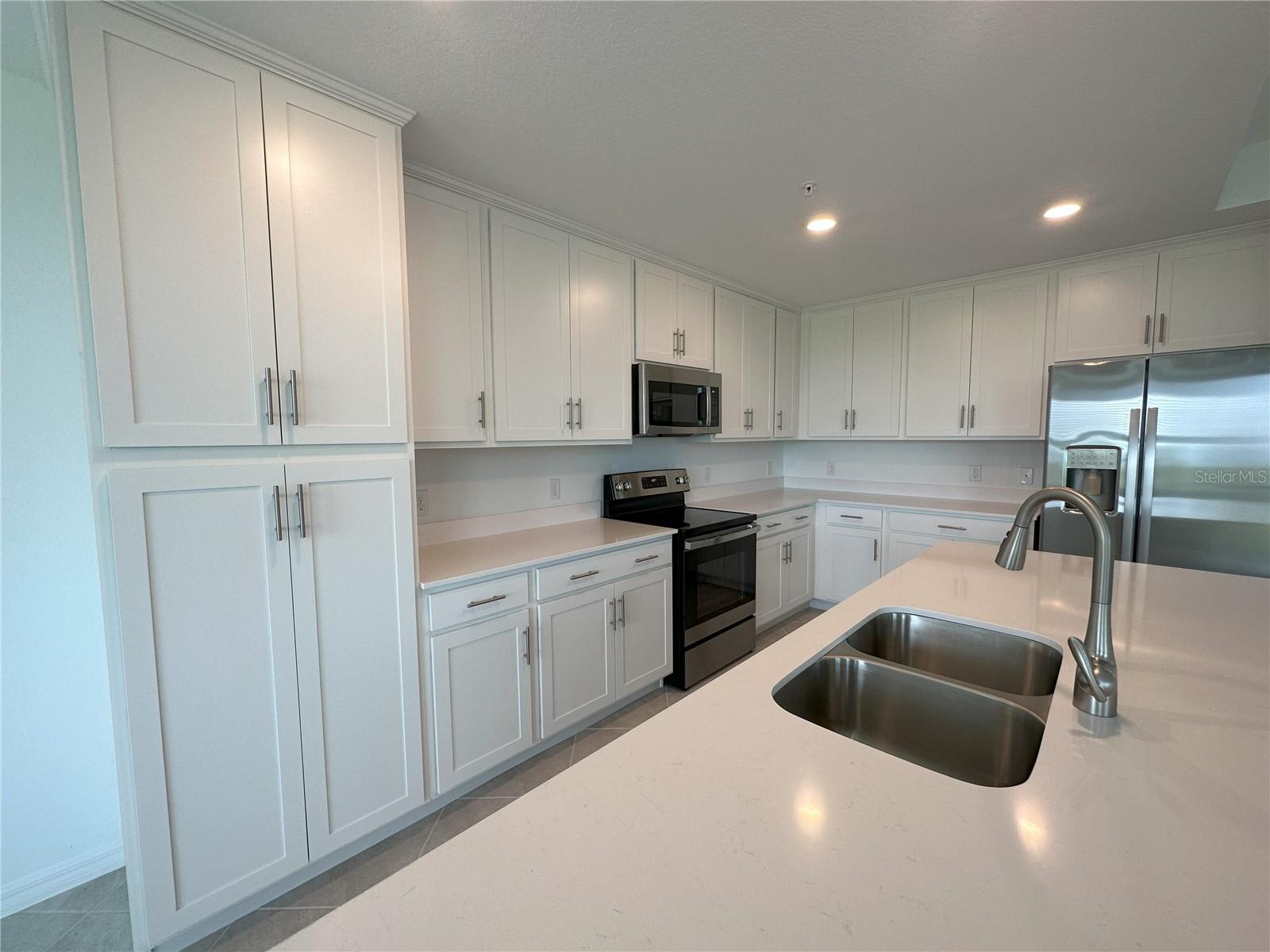 14131 HERITAGE LANDING BLVD #822