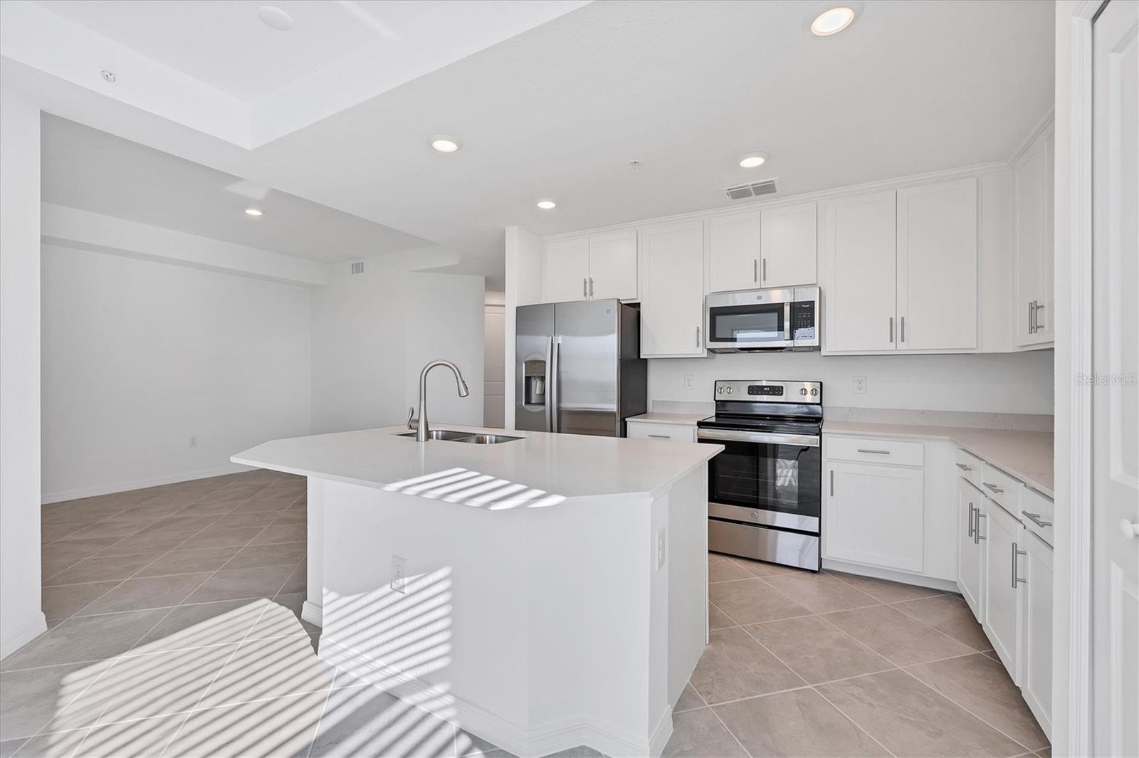 12240 WELLEN GOLF ST #201