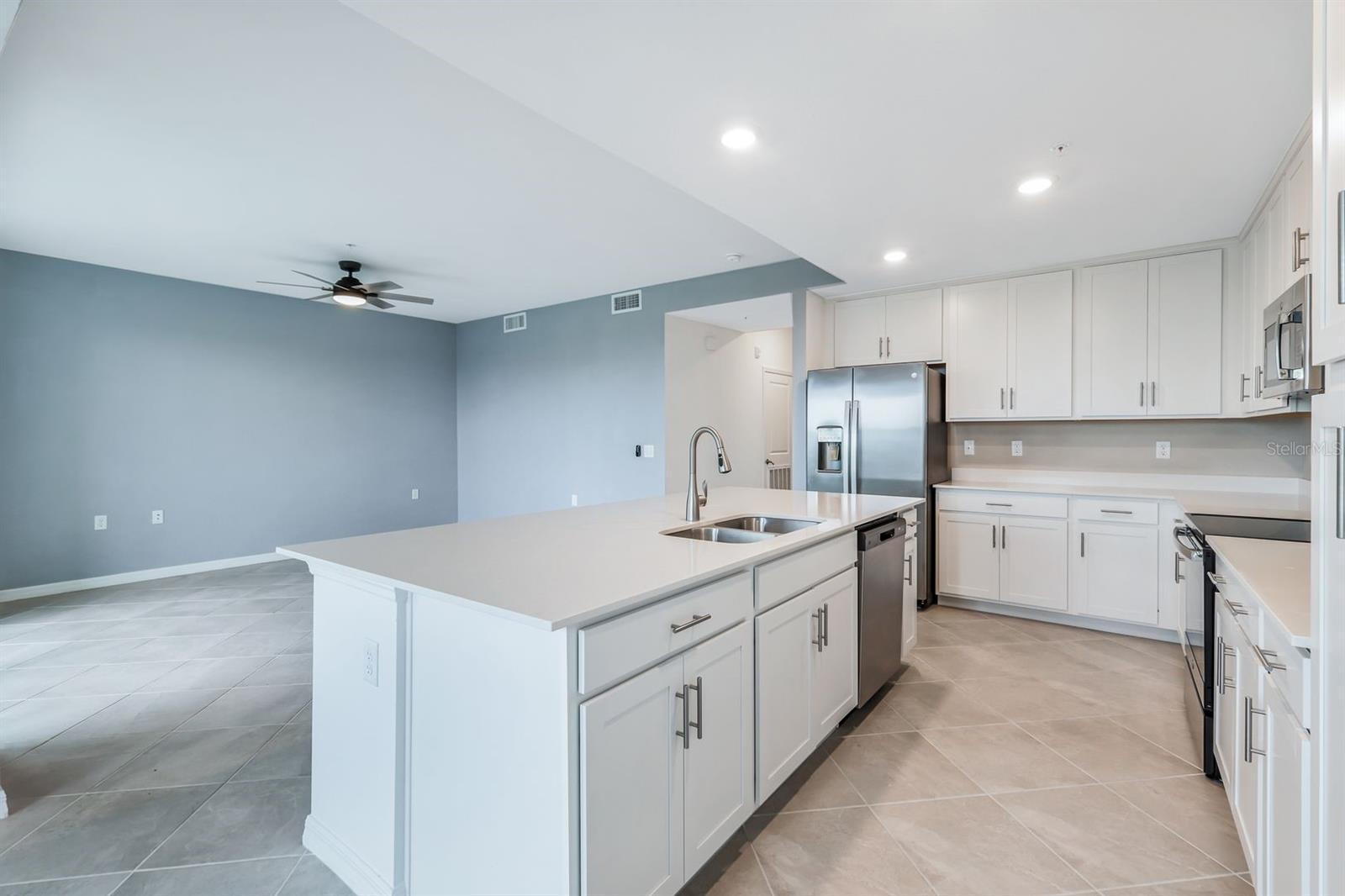 14141 HERITAGE LANDING BLVD #927