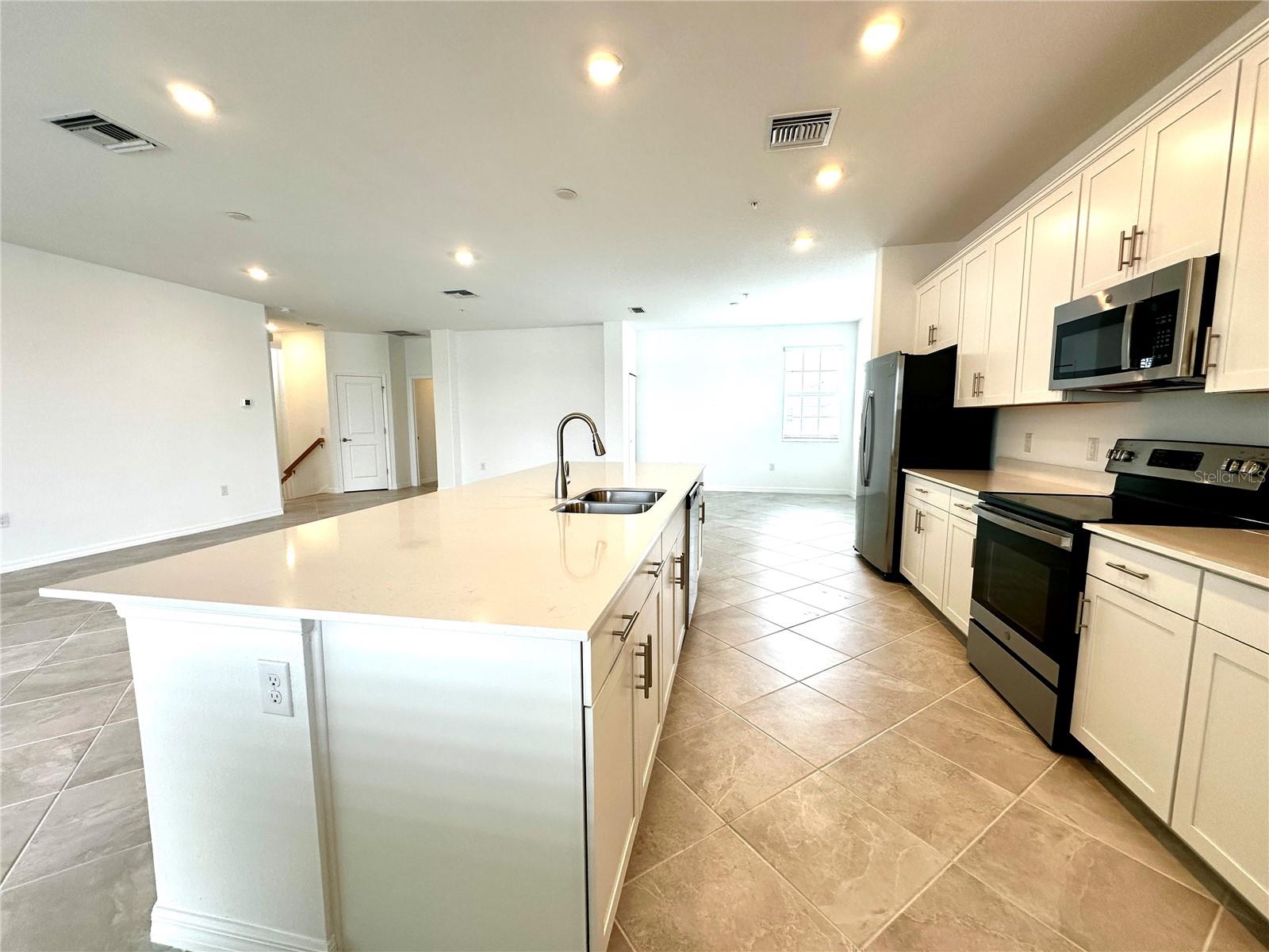 14174 POPPY FIELD LOOP #4721