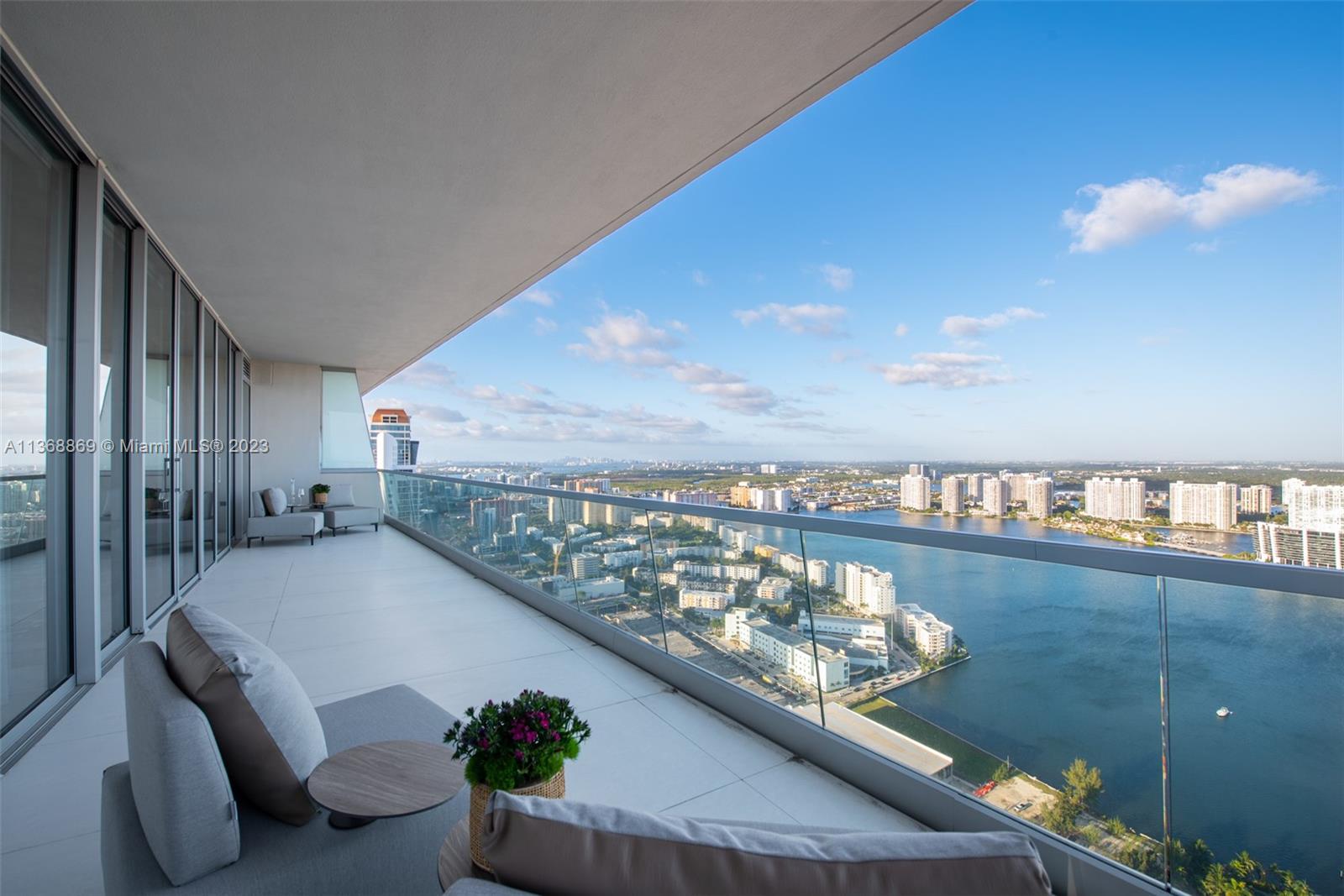 18501 Collins Ave # 4501