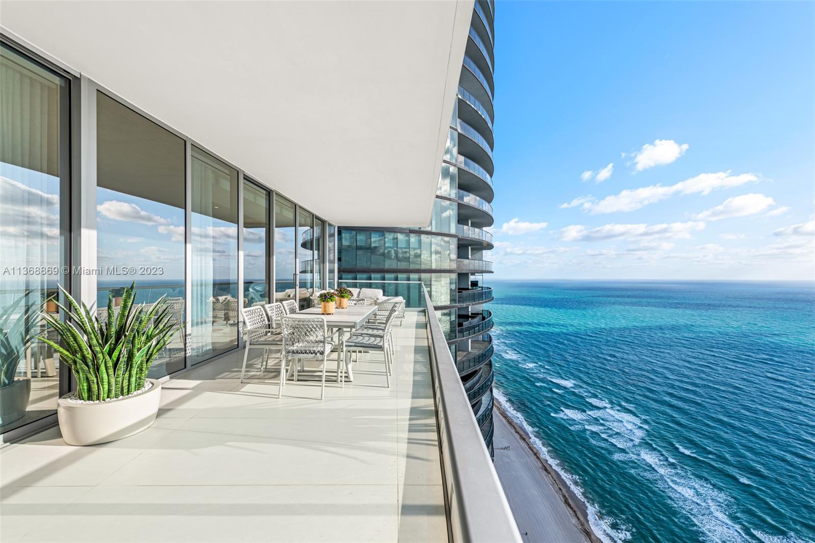 18501 Collins Ave # 4501