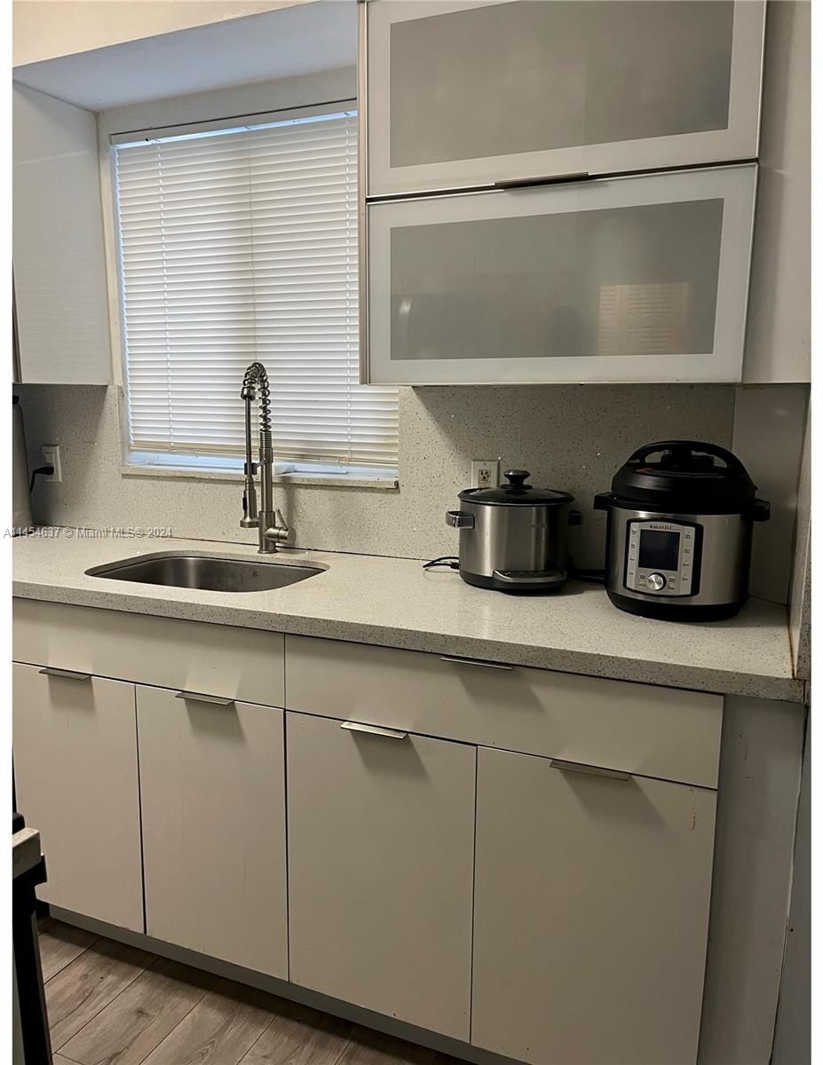 1590 Michigan Ave # 7