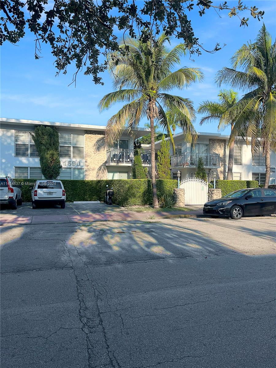 1590 Michigan Ave # 7