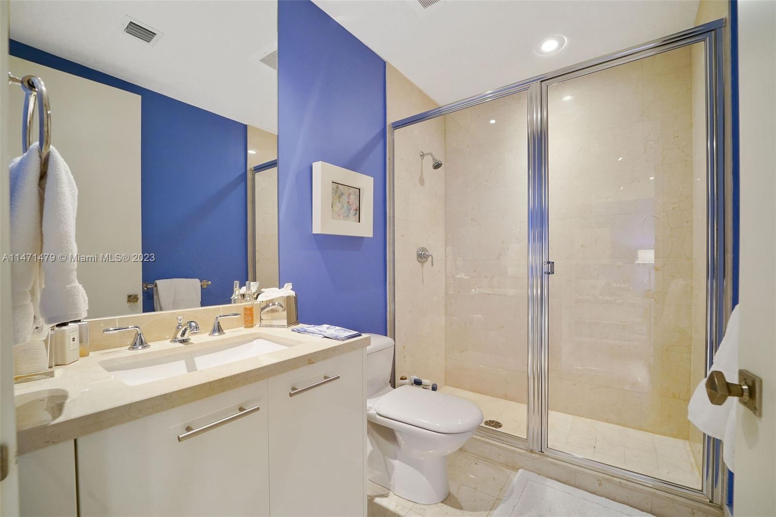 6799 Collins Ave # 205