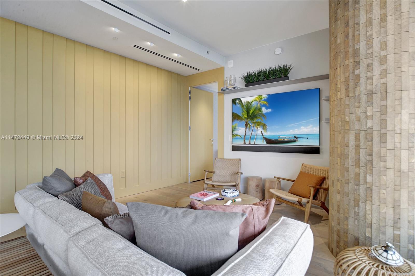 8701 Collins Ave # 403