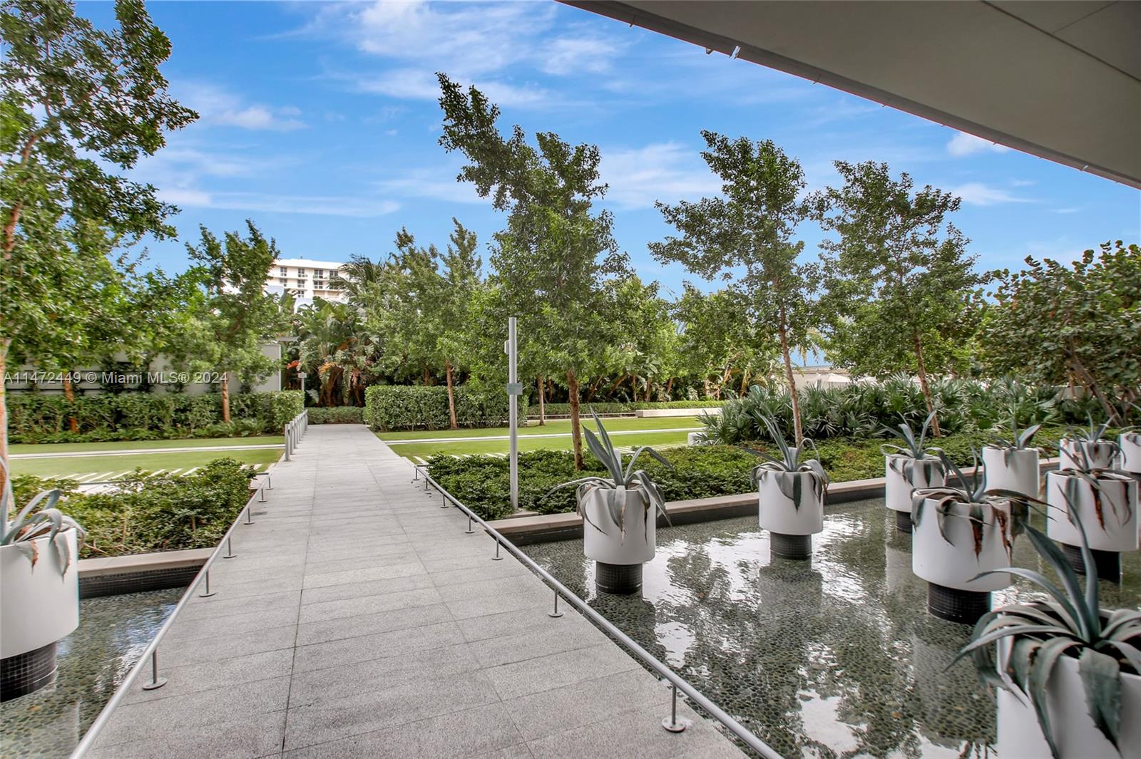 8701 Collins Ave # 403
