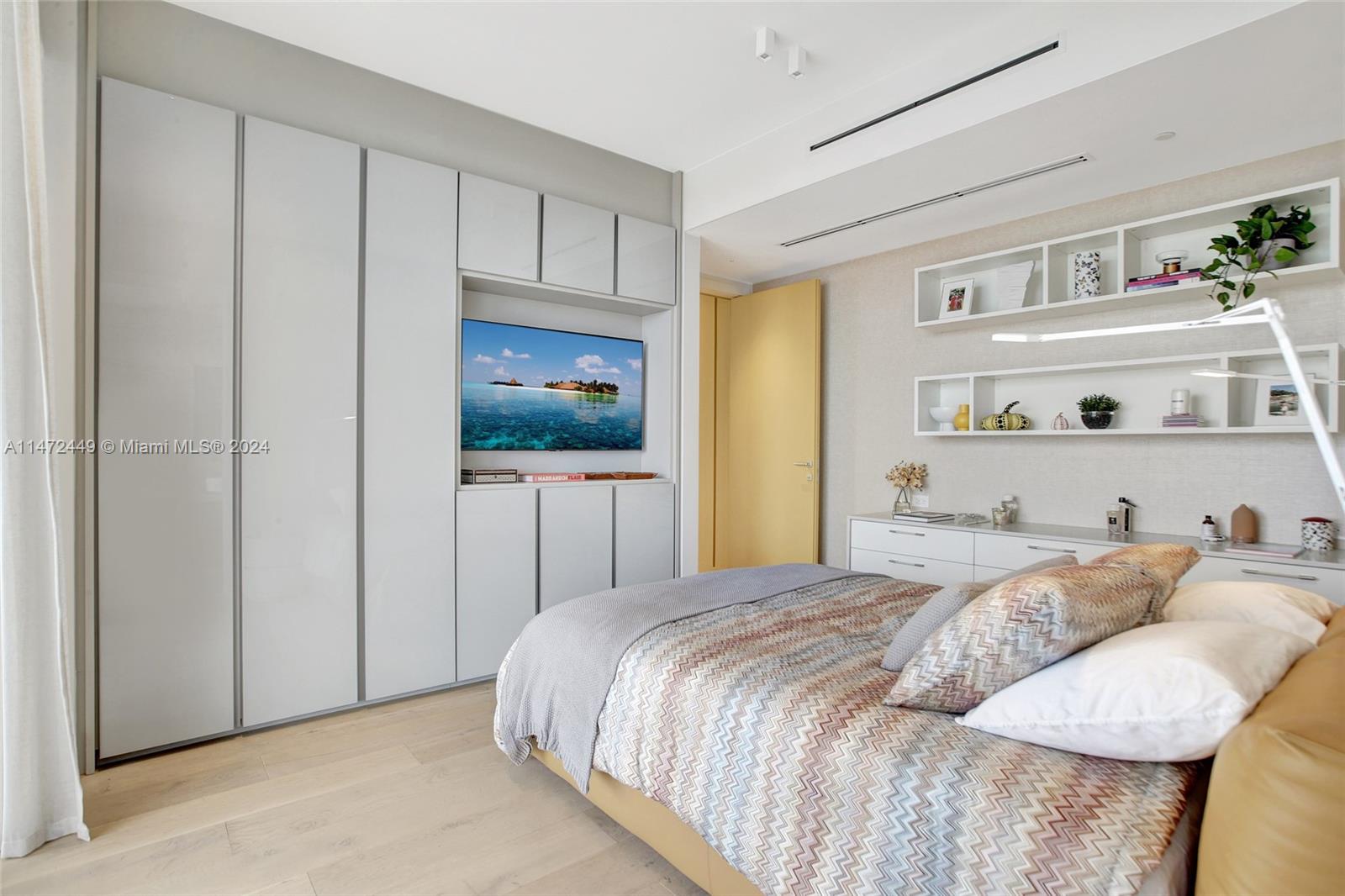 8701 Collins Ave # 403