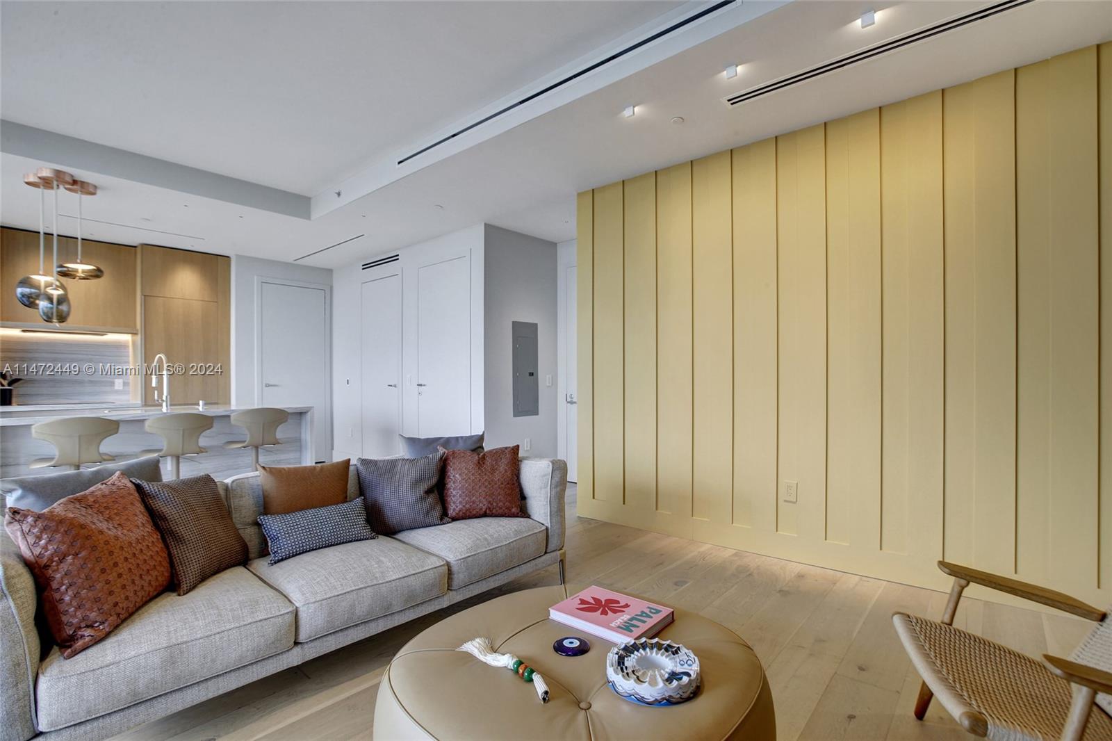 8701 Collins Ave # 403