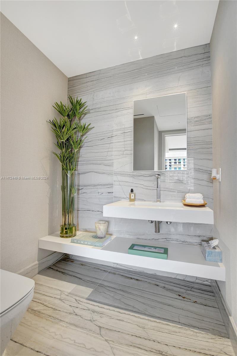 8701 Collins Ave # 403