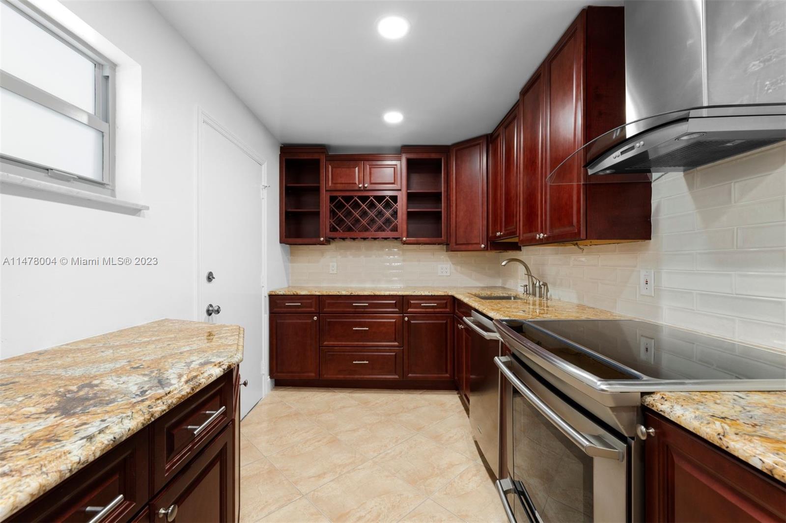 1750 James Ave # 5K