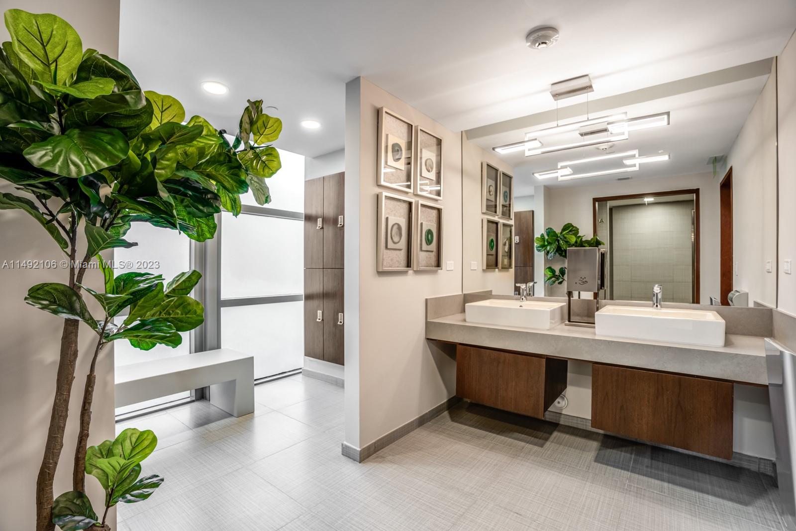 5875 Collins Ave # 1206