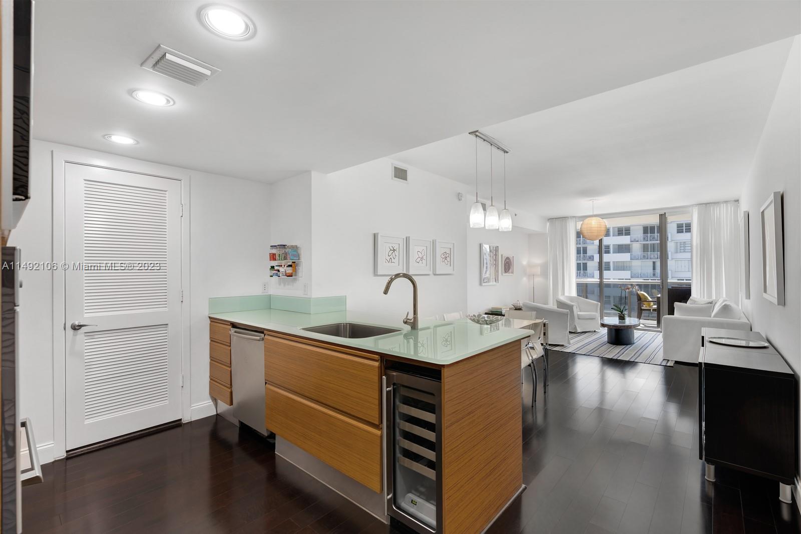 5875 Collins Ave # 1206