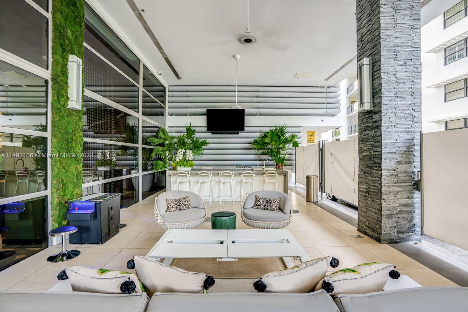 5875 Collins Ave # 1206