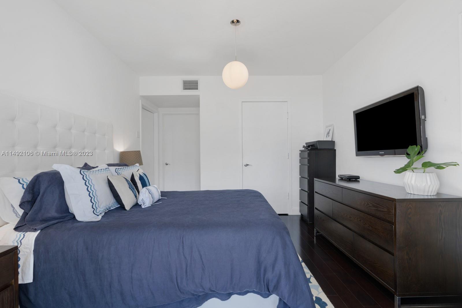 5875 Collins Ave # 1206