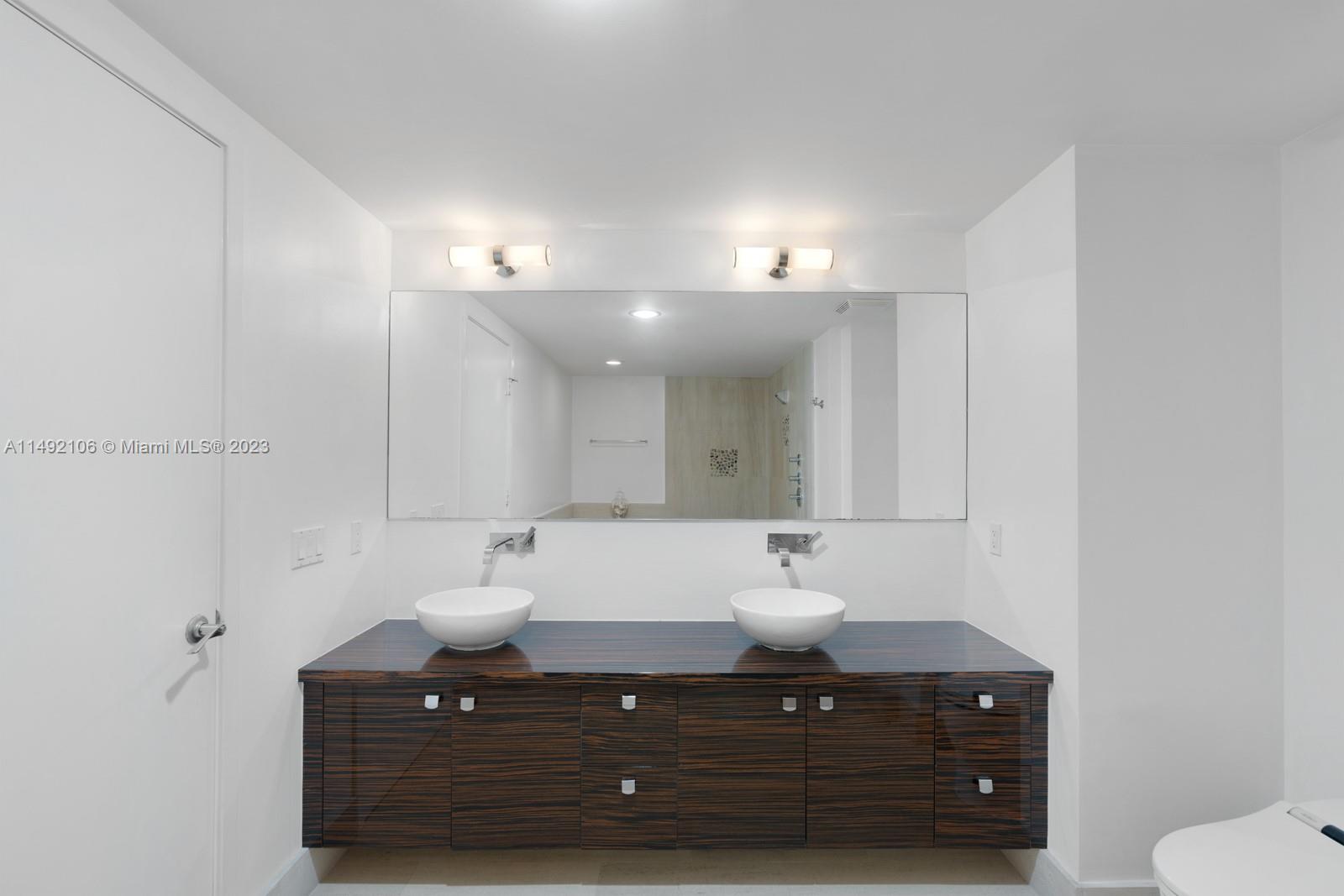 5875 Collins Ave # 1206