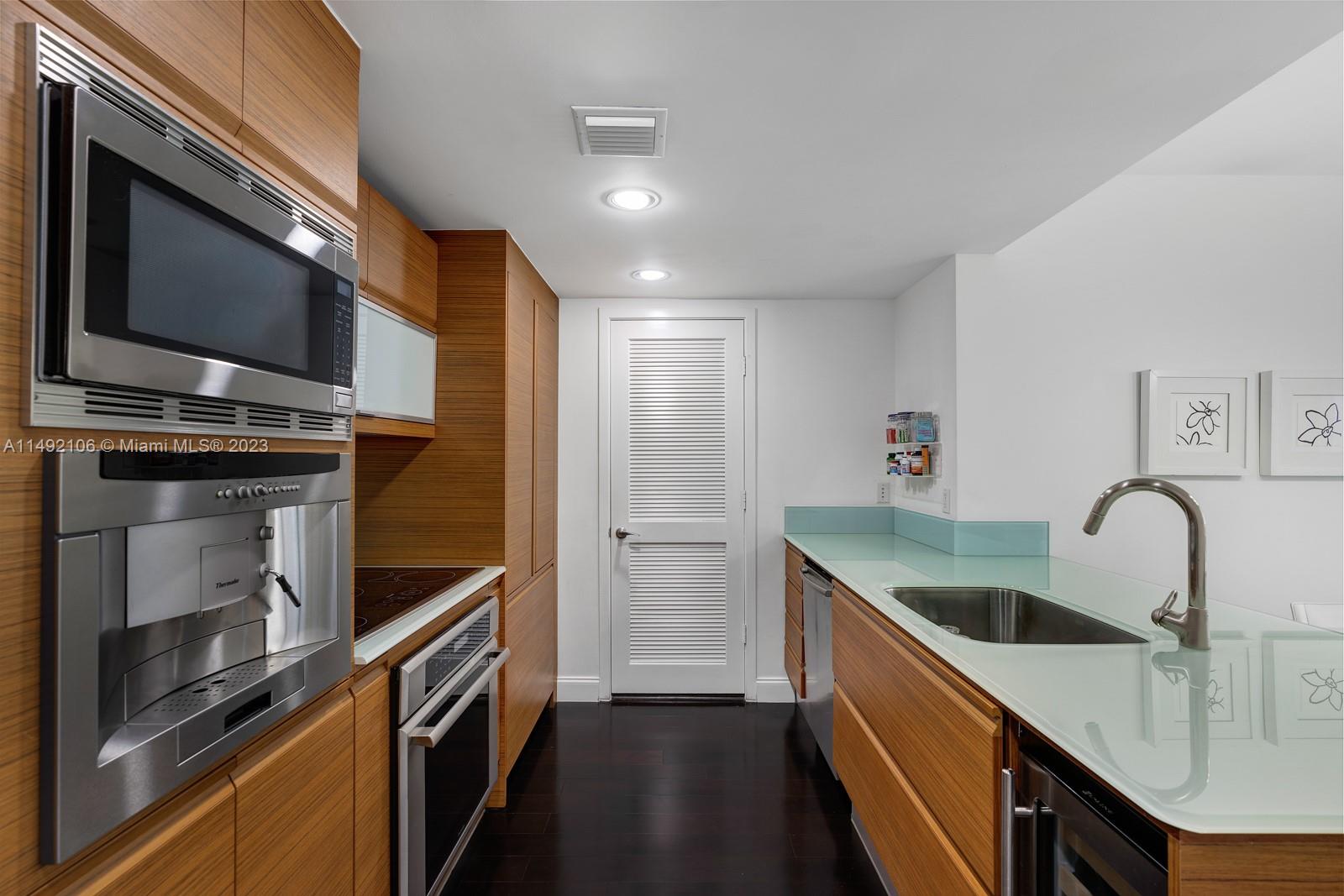 5875 Collins Ave # 1206