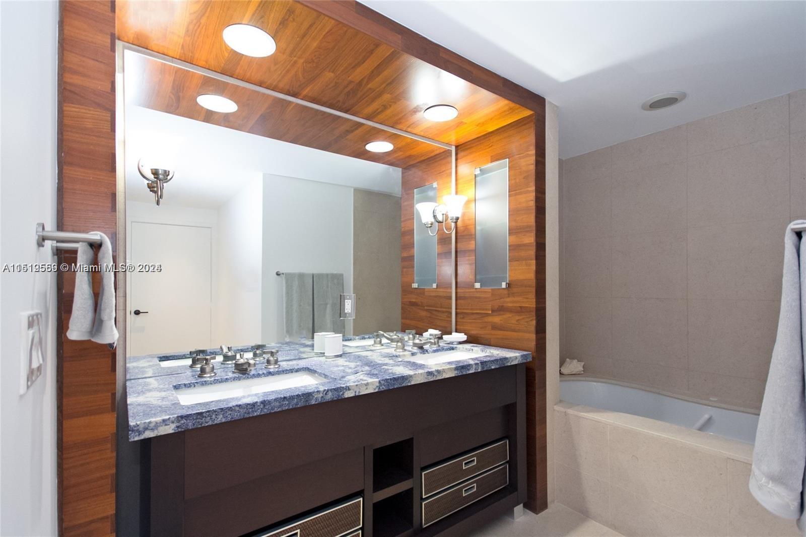 6799 Collins Ave # 1505