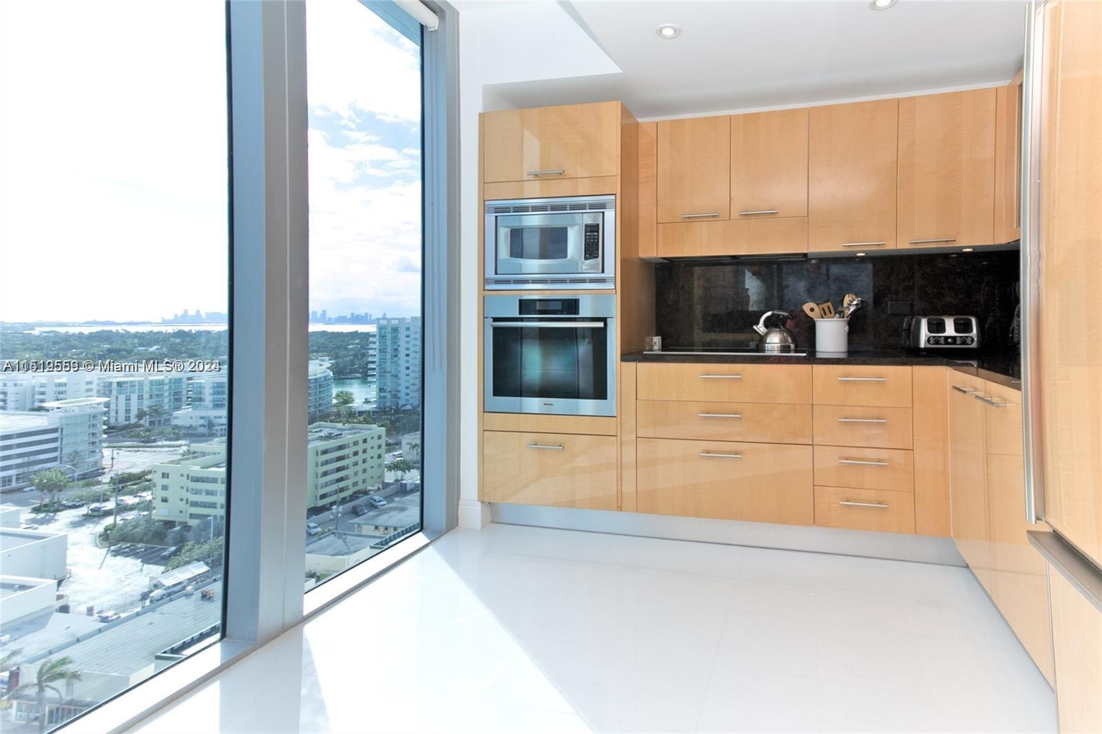 6799 Collins Ave # 1505