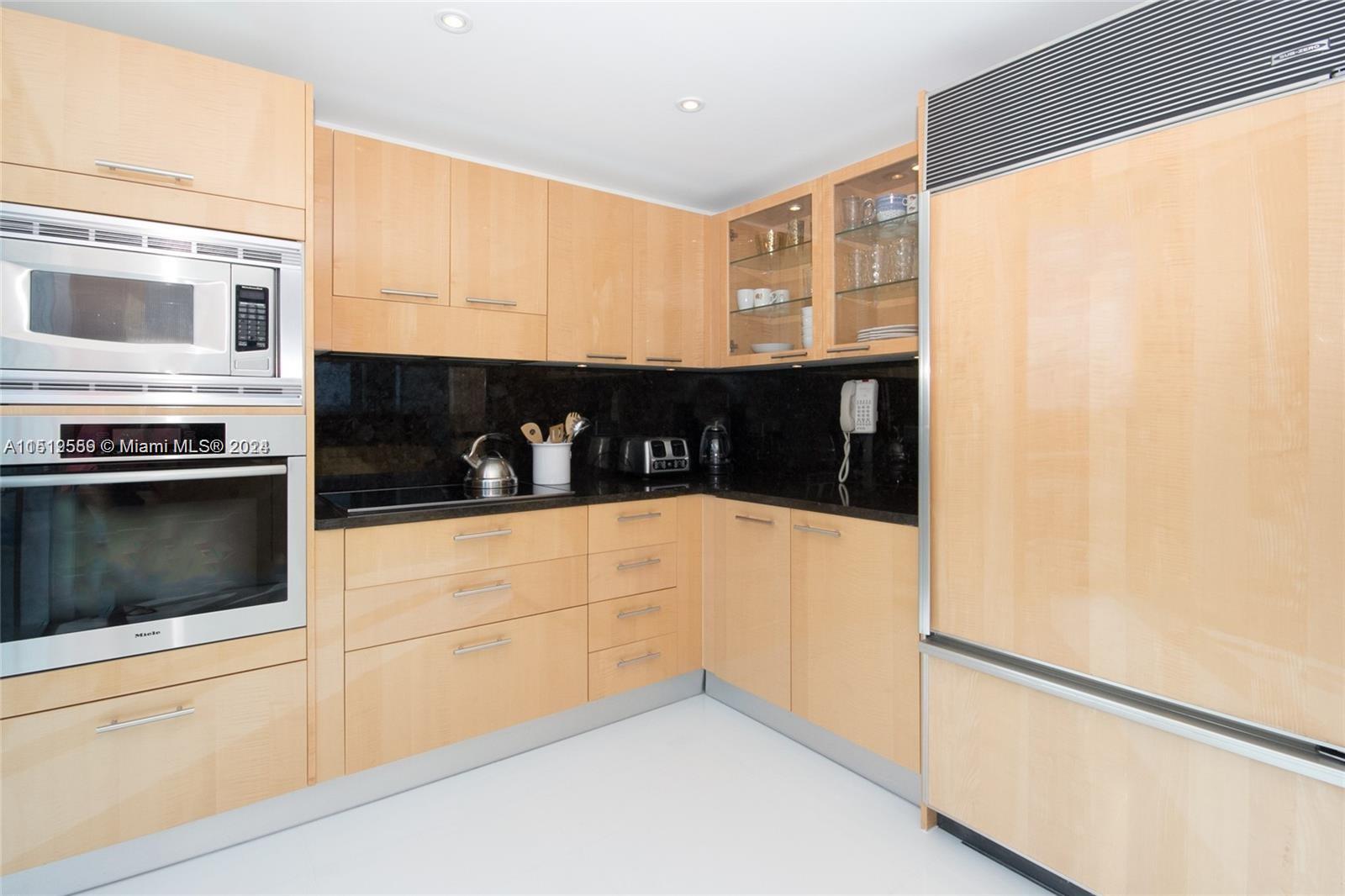 6799 Collins Ave # 1505