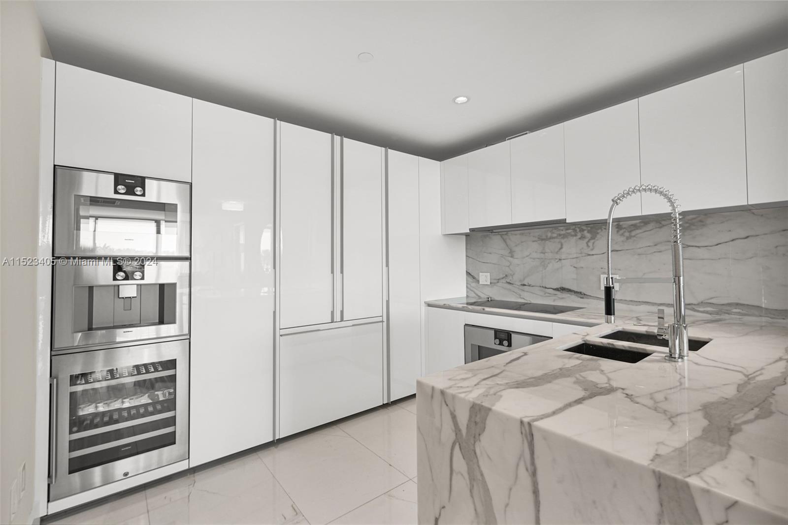 10201 Collins Ave # 305