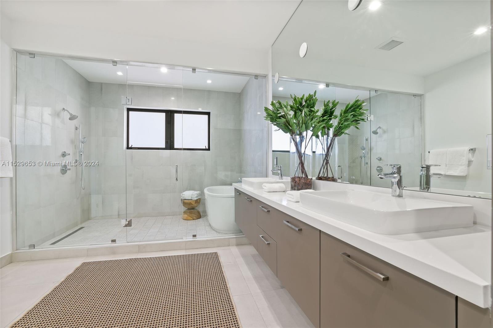 8132 NW 48th Terrace