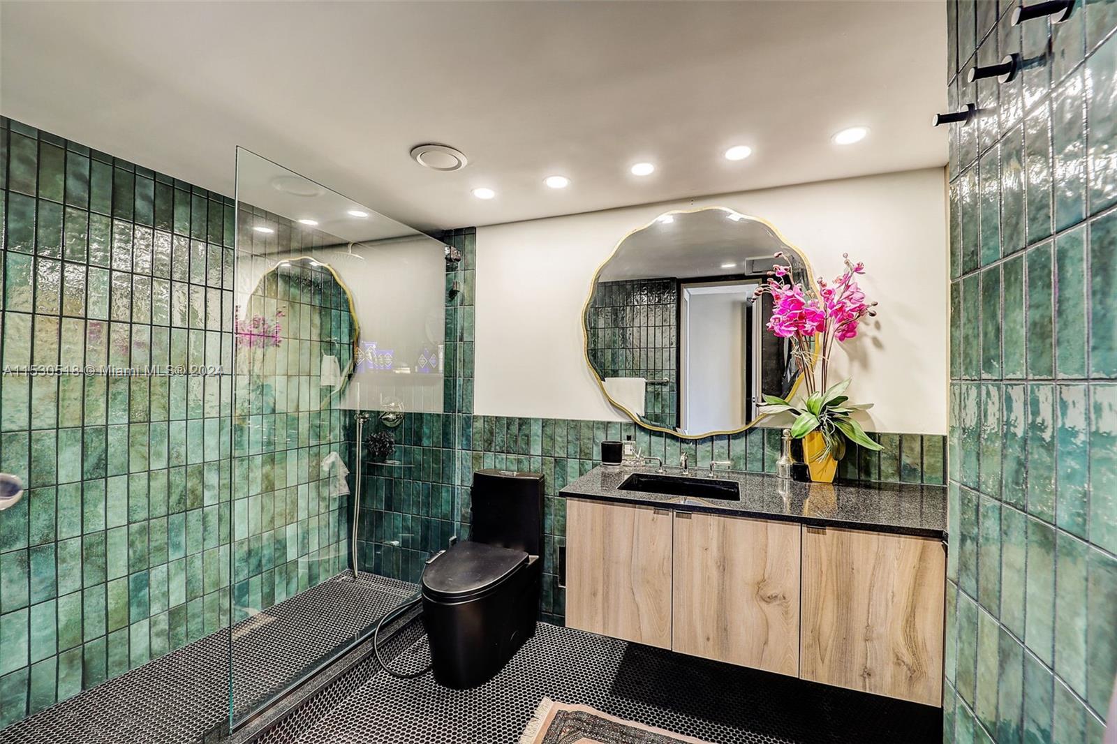 5600 Collins Avenue # 16V