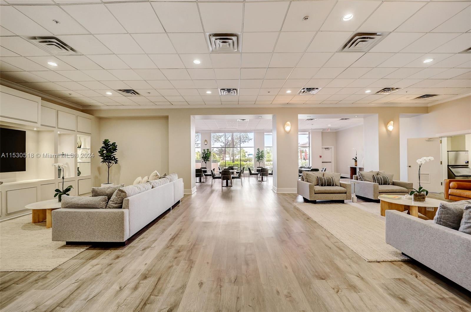5600 Collins Avenue # 16V