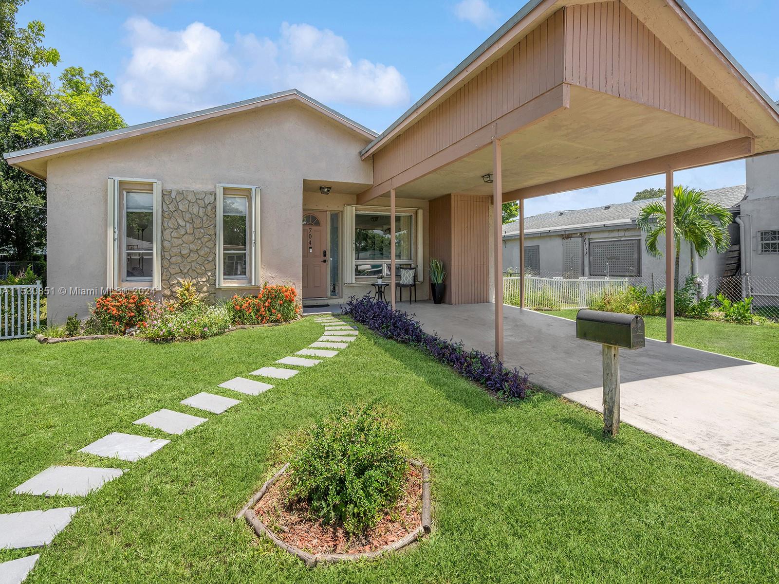 704 NW 3rd Ave