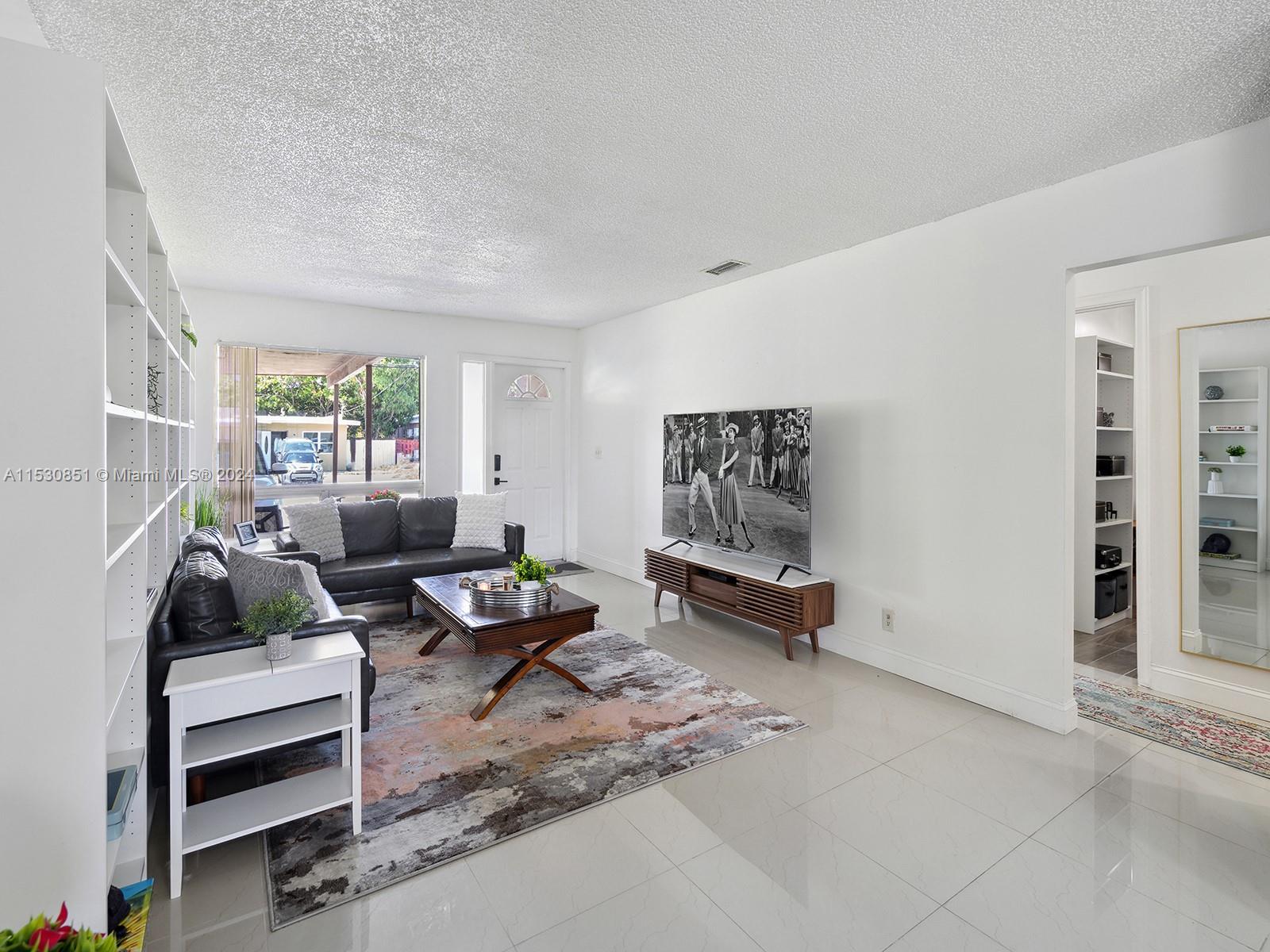 704 NW 3rd Ave