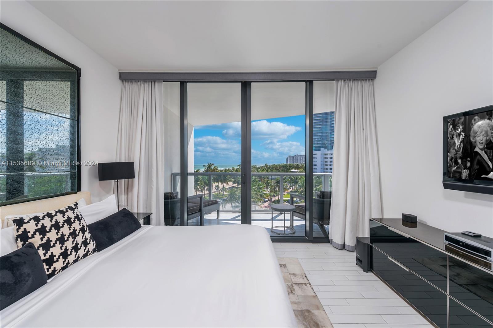 2201 Collins Ave # 514