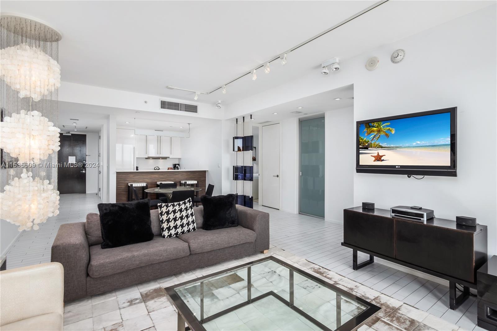 2201 Collins Ave # 514