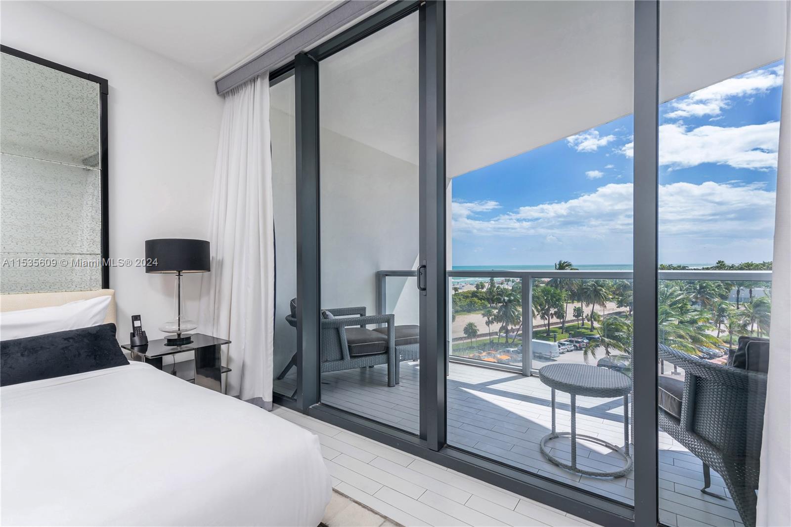 2201 Collins Ave # 514