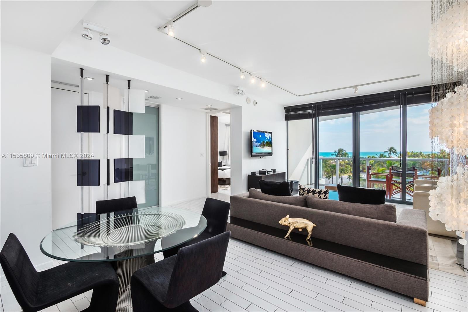 2201 Collins Ave # 514